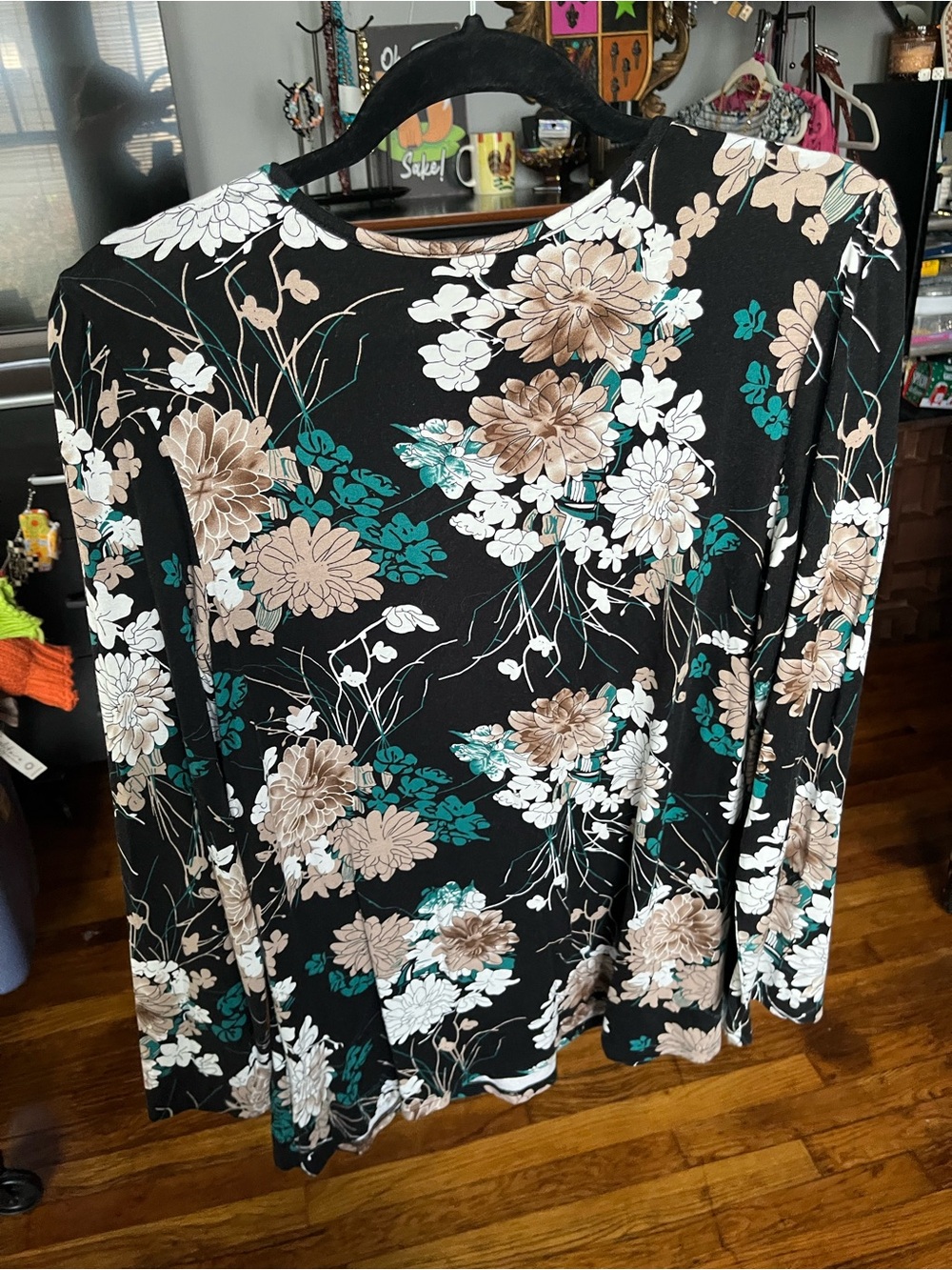 Anymeet XL Floral Pleated Scoop Neck Long Sleeve Top - Black/Green/Tan - Picture 4 of 6